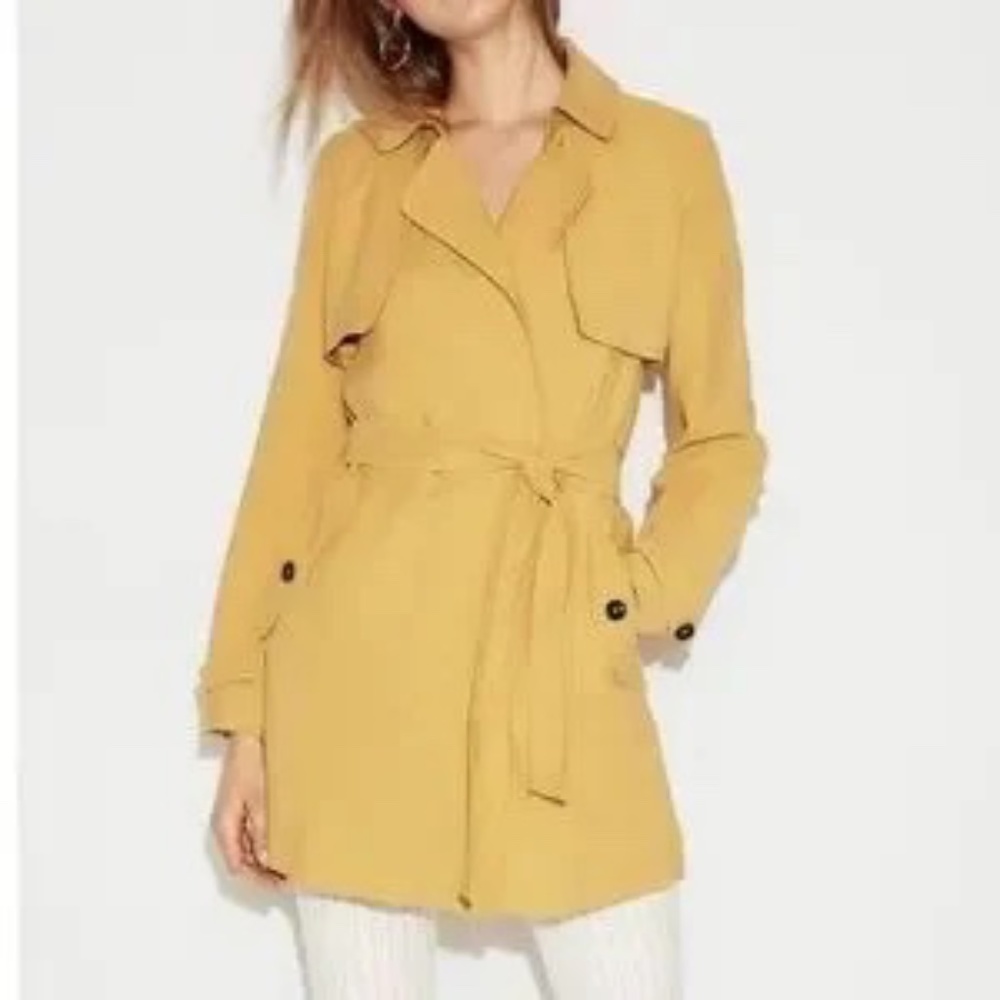 🎉 HP 🎉 Express, gold yellow trench coat with tie belt and button closure